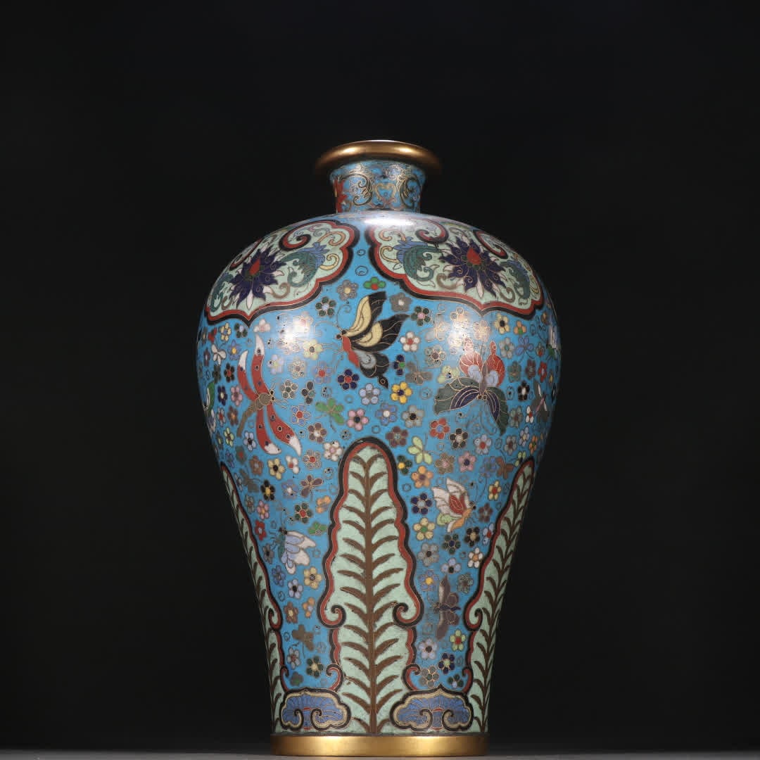 A Qing Dynasty copper gilt cloisonne entwined floral plum vase: Qing Dynasty bronze gilt cloisonne entwined floral plum vase SIZE: H:28.5cm W:16.3cm W:1500.1g (The Dimensions Of All Batches Are Manually Measured.If You Need More Detailed Information, Please