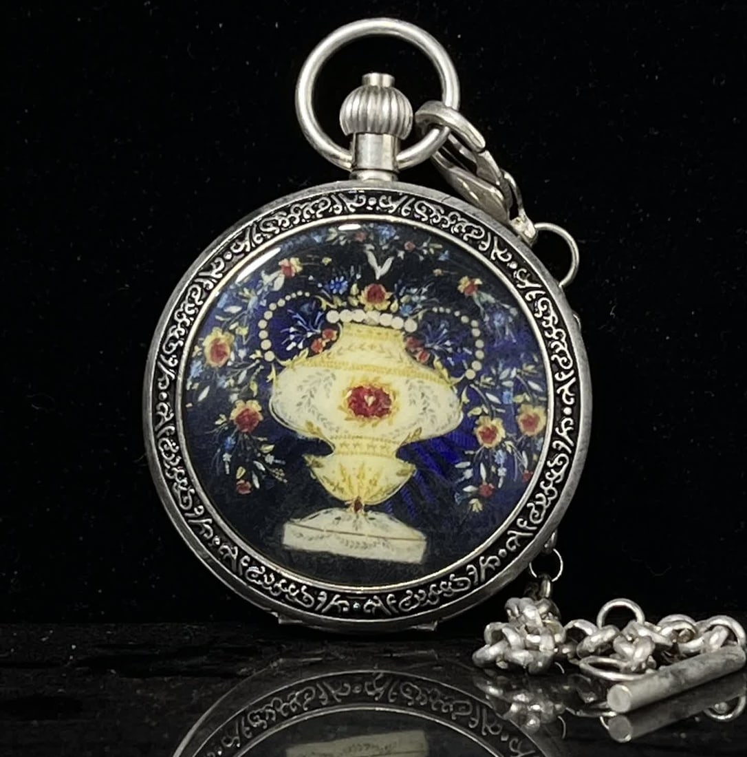 A late Qing dynasty double-open pocket watch: In the late Qing dynasty, I open my pocket watch in pairs SIZE: D:55mm (The Dimensions Of All Batches Are Manually Measured.If You Need More Detailed Information, Please Contact Our Customer Service
