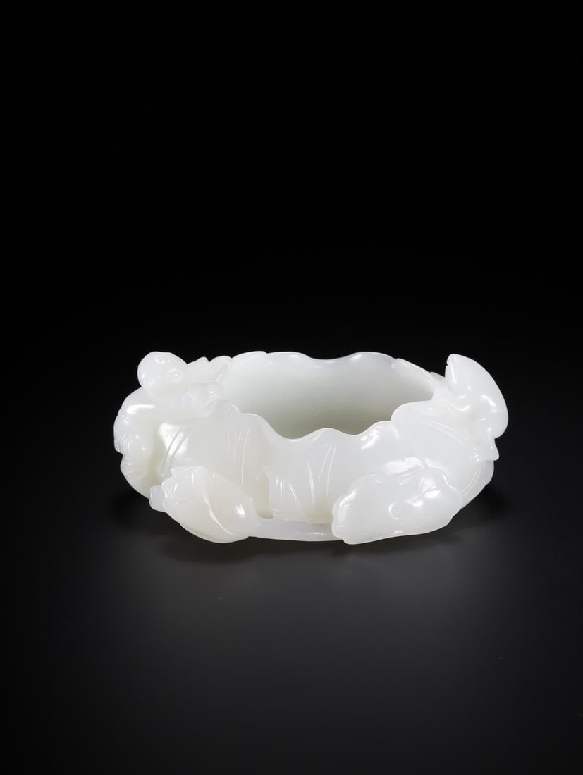 One Hetian jade with many seeds and many blessings lotus leaf wash: Hetian jade bears many fruits and many blessings, washed with lotus leaves SIZE: 8.7x5.3x3.5cm W:118g (The Dimensions Of All Batches Are Manually Measured.If You Need More Detailed Information,