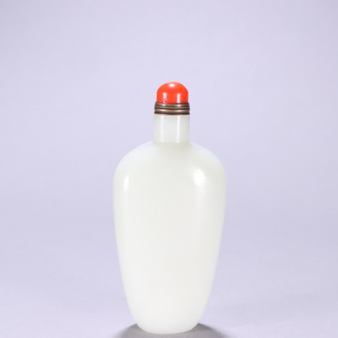 A Qing Dynasty Hetian jade snuff bottle (1 of 9)