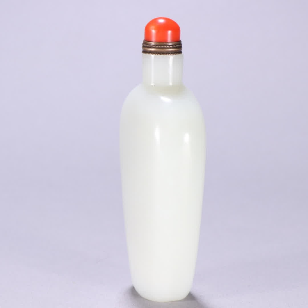 A Qing Dynasty Hetian jade snuff bottle - 4
