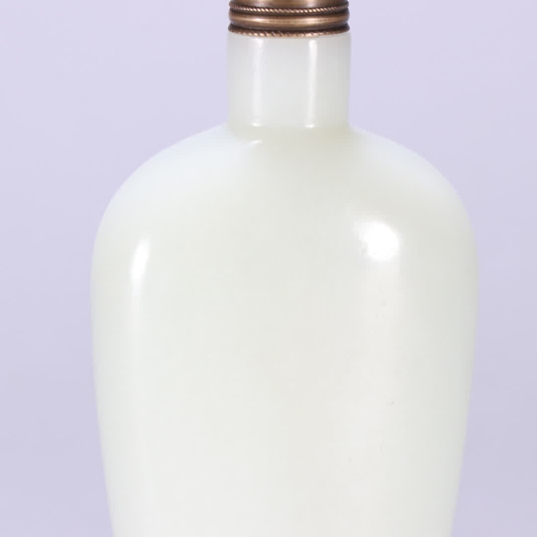 A Qing Dynasty Hetian jade snuff bottle - 6