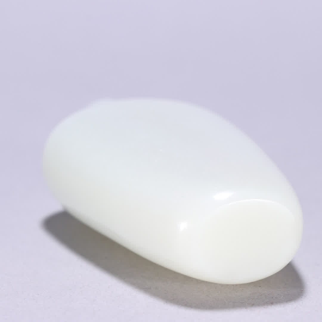A Qing Dynasty Hetian jade snuff bottle - 9