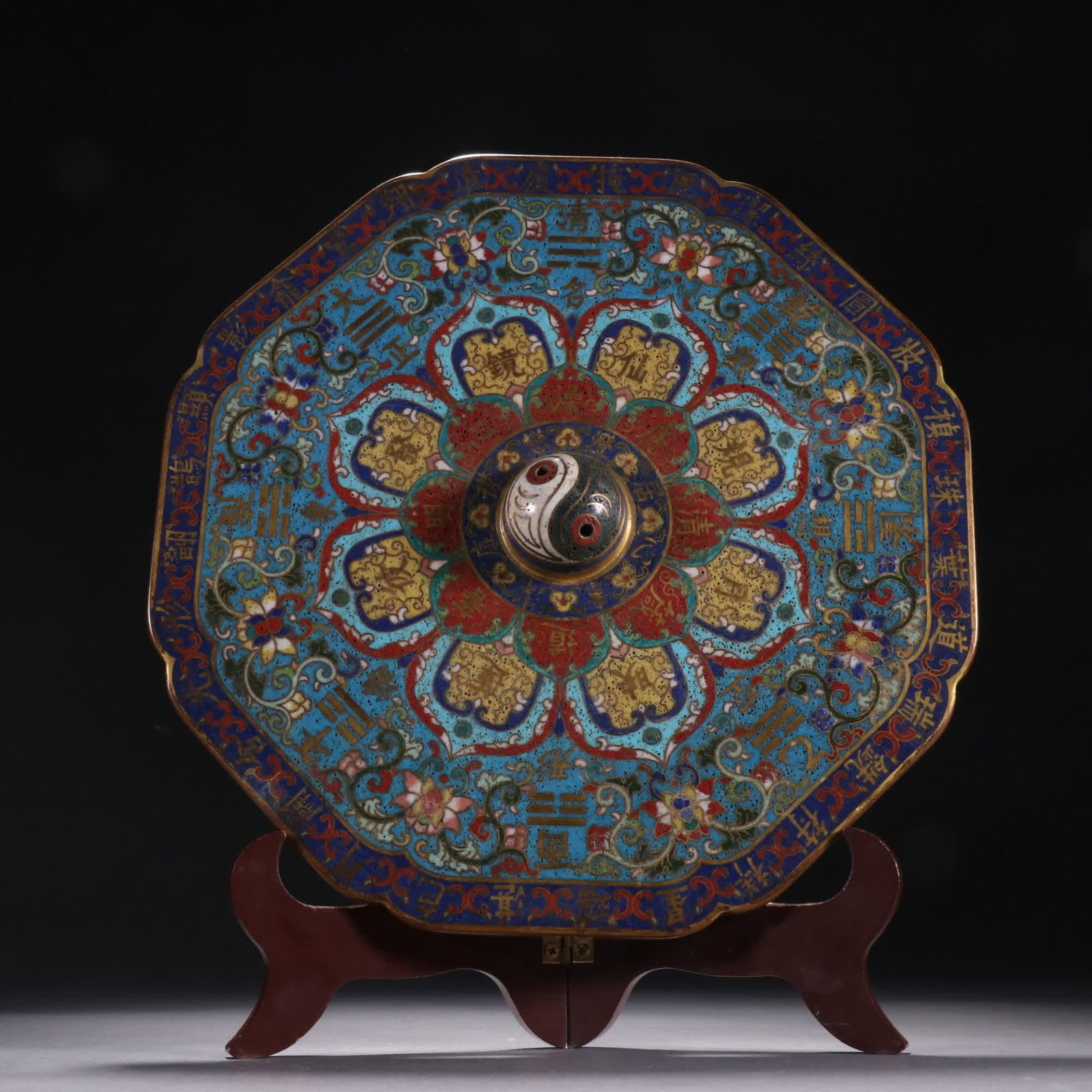 One Qing Dynasty: cloisonne Taiji Bagua Mirror: Qing Dynasty: cloisonne Taiji Bagua Mirror SIZE: W:23.8cm W:3868g (The Dimensions Of All Batches Are Manually Measured.If You Need More Detailed Information, Please Contact Our Customer Service