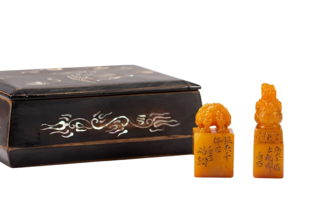 A pair of Qing Dynasty Tianhuang seals: Qing Dynasty Tianhuang seal SIZE: L:2.5cm W:2.5cm H:4.5cm W:80g (The Dimensions Of All Batches Are Manually Measured.If You Need More Detailed Information, Please Contact Our Customer Service Before