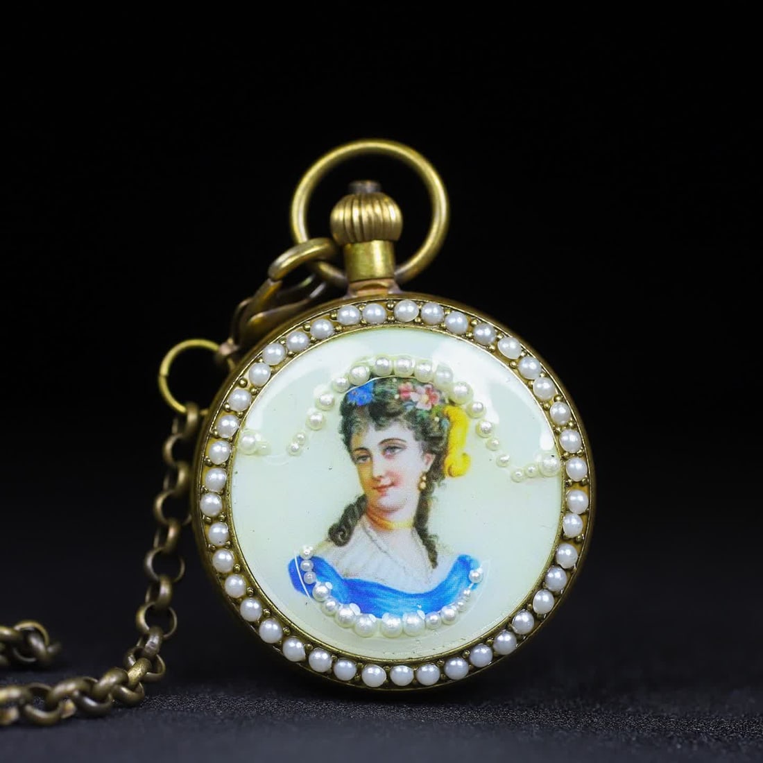 A European Western pictorial pocket watch: European Western film pocket watch SIZE: D:50mm (The Dimensions Of All Batches Are Manually Measured.If You Need More Detailed Information, Please Contact Our Customer Service Before Bidding.)