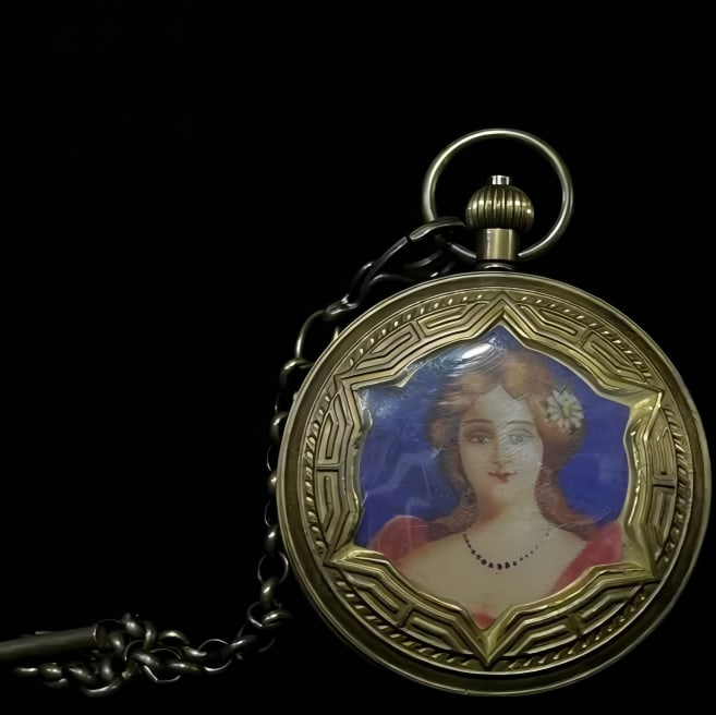 A late Qing dynasty double-leaf pure copper pocket watch: Late Qing Dynasty double-leaf pure copper pocket watch SIZE: D:55mm (The Dimensions Of All Batches Are Manually Measured.If You Need More Detailed Information, Please Contact Our Customer Service
