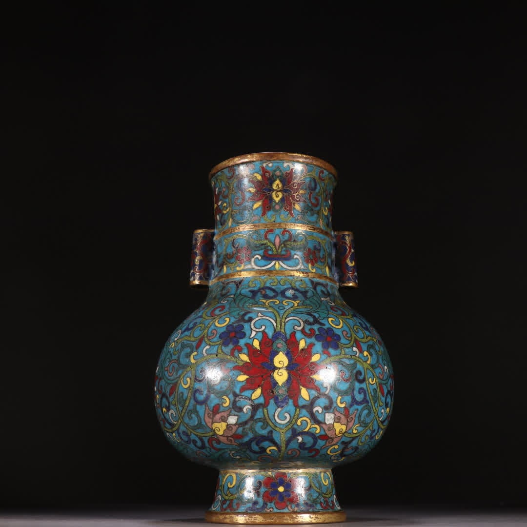 A Qing Dynasty copper gilt cloisonne lotus appreciation vase: Qing Dynasty gilt bronze cloisonne lotus appreciation vase SIZE: H:21cm W:13cm W:1073.7g (The Dimensions Of All Batches Are Manually Measured.If You Need More Detailed Information, Please Contact Our