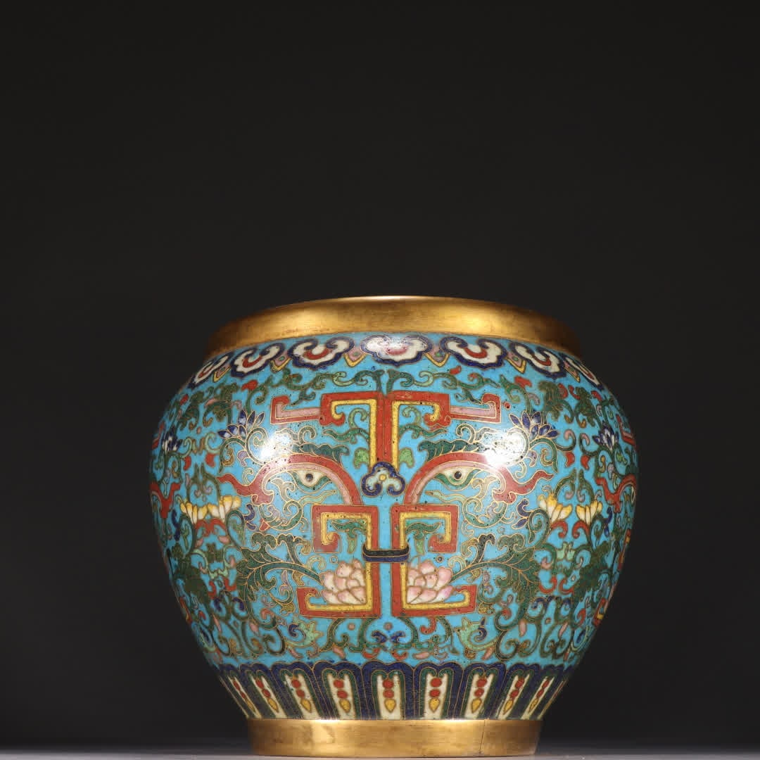 A Qing Dynasty jar with gilded cloisonne taotie pattern: Qing Dynasty gilded cloisonne taotie patterned jar SIZE: H:13.8cm W:14.8cm W:936.5g (The Dimensions Of All Batches Are Manually Measured.If You Need More Detailed Information, Please Contact Our