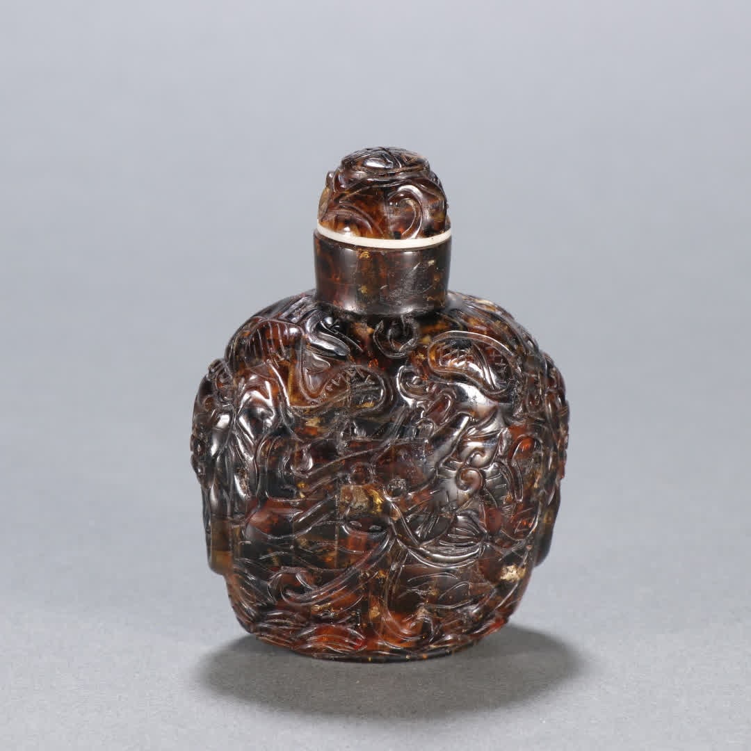A snuff bottle with amber sea dragon patterns: Amber Sea Dragon Pattern Snuff Bottle SIZE: H:7.1cm W:5.2cm W:28.4g (The Dimensions Of All Batches Are Manually Measured.If You Need More Detailed Information, Please Contact Our Customer Service Befo
