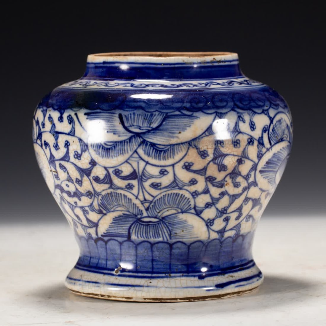 A Ming dynasty blue-and-white jar: Ming dynasty blue-and-white jar SIZE: L:14.5cm W:14.5cm H:14cm W:640g (The Dimensions Of All Batches Are Manually Measured.If You Need More Detailed Information, Please Contact Our Customer Service