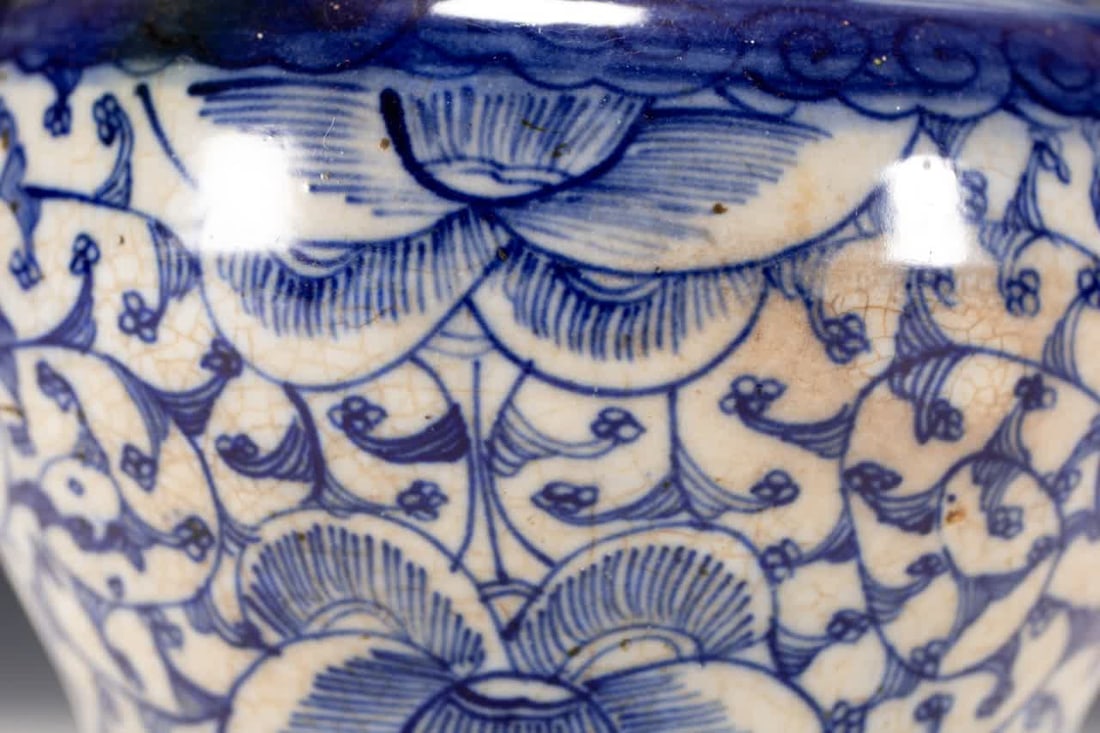 A Ming dynasty blue-and-white jar - 2