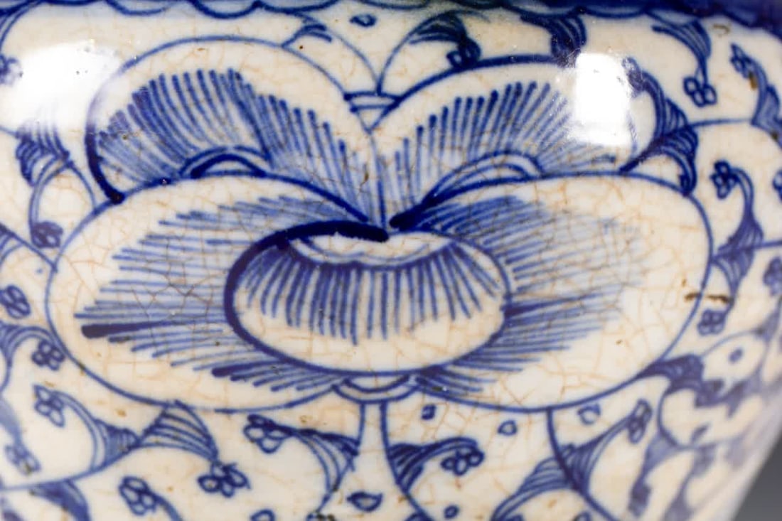 A Ming dynasty blue-and-white jar - 4