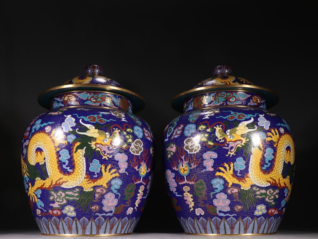 A pair of gilt bronze cloisonne lid jars with two dragons playing with pearls: A pair of gilt bronze cloisonne lidded jars with two dragons playing with pearls SIZE: H:41cm W:30cm Each W:5kg (The Dimensions Of All Batches Are Manually Measured.If You Need More Detailed Informati