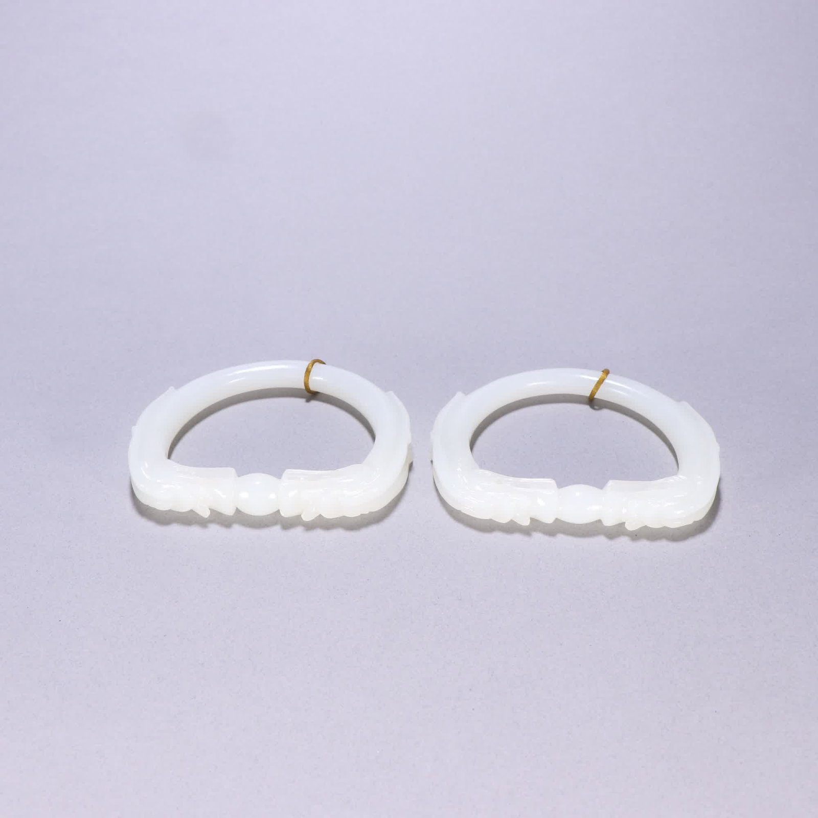 A pair of Qing Dynasty Hetian jade bracelets featuring two dragons biting pearls: A pair of Qing Dynasty Hetian jade bracelets with two dragons biting beads SIZE: Inner diameter 5.1cm W: 1cm Total W: 99g (The Dimensions Of All Batches Are Manually Measured.If You Need More Detailed