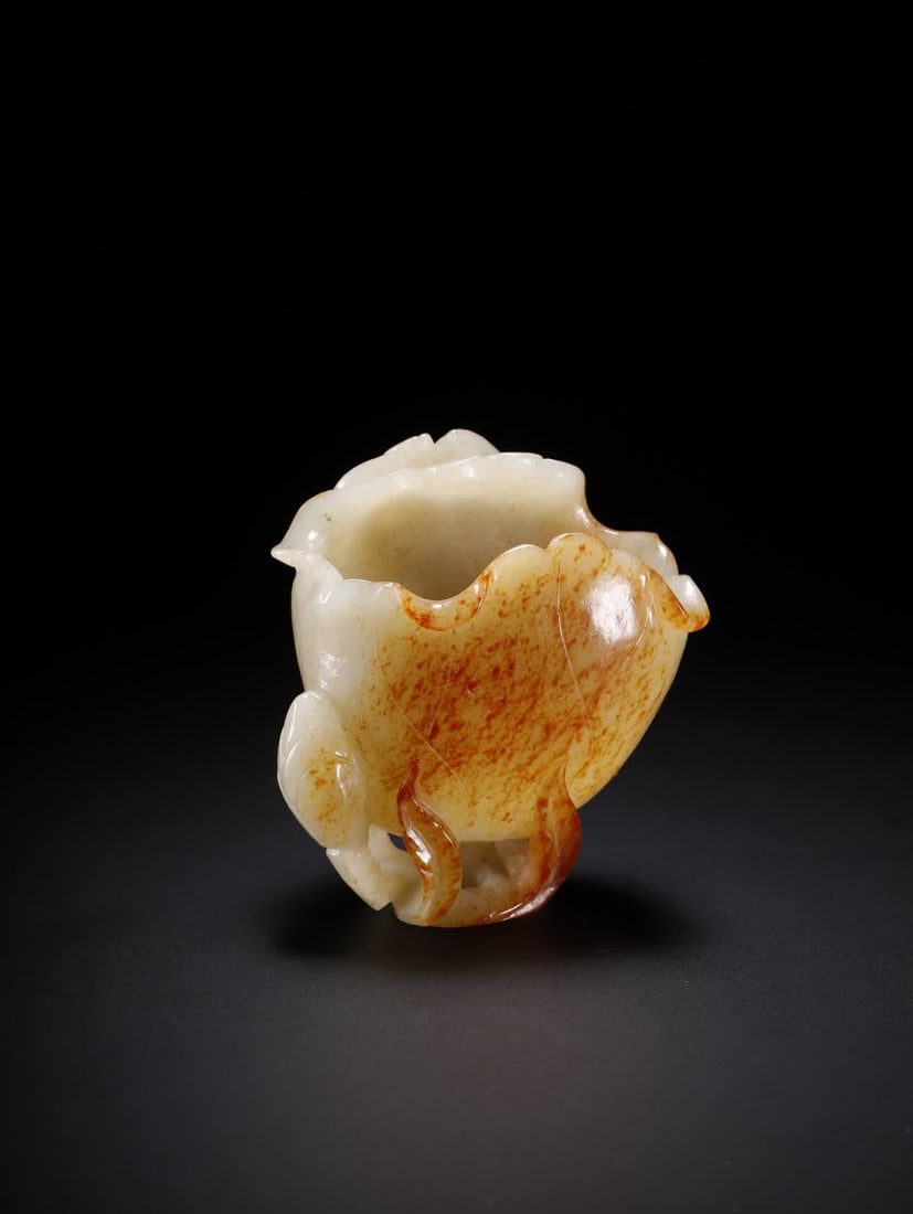 A Hetian jade lotus leaf cup: Hetian jade lotus leaf cup SIZE: 5.3??4.0??6.5 cm Weight: 75.8 grams (The Dimensions Of All Batches Are Manually Measured.If You Need More Detailed Information, Please Contact Our Customer Service Bef