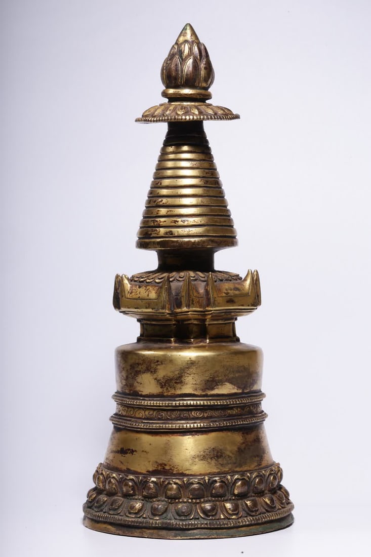 A Qing Dynasty gilded bronze Kadampa Pagoda: Qing Dynasty gilt bronze Kadampa Pagoda SIZE: H: 26cm Diameter 11cm W: 1275g (The Dimensions Of All Batches Are Manually Measured.If You Need More Detailed Information, Please Contact Our Customer