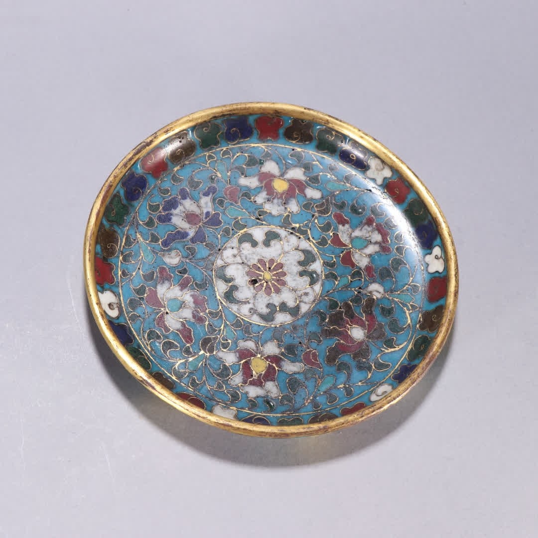 One is a gilt bronze cloisonne plate with entwined floral patterns: Copper gilt cloisonne entwined floral plate SIZE: D:12cm W:270g (The Dimensions Of All Batches Are Manually Measured.If You Need More Detailed Information, Please Contact Our Customer Service Before B