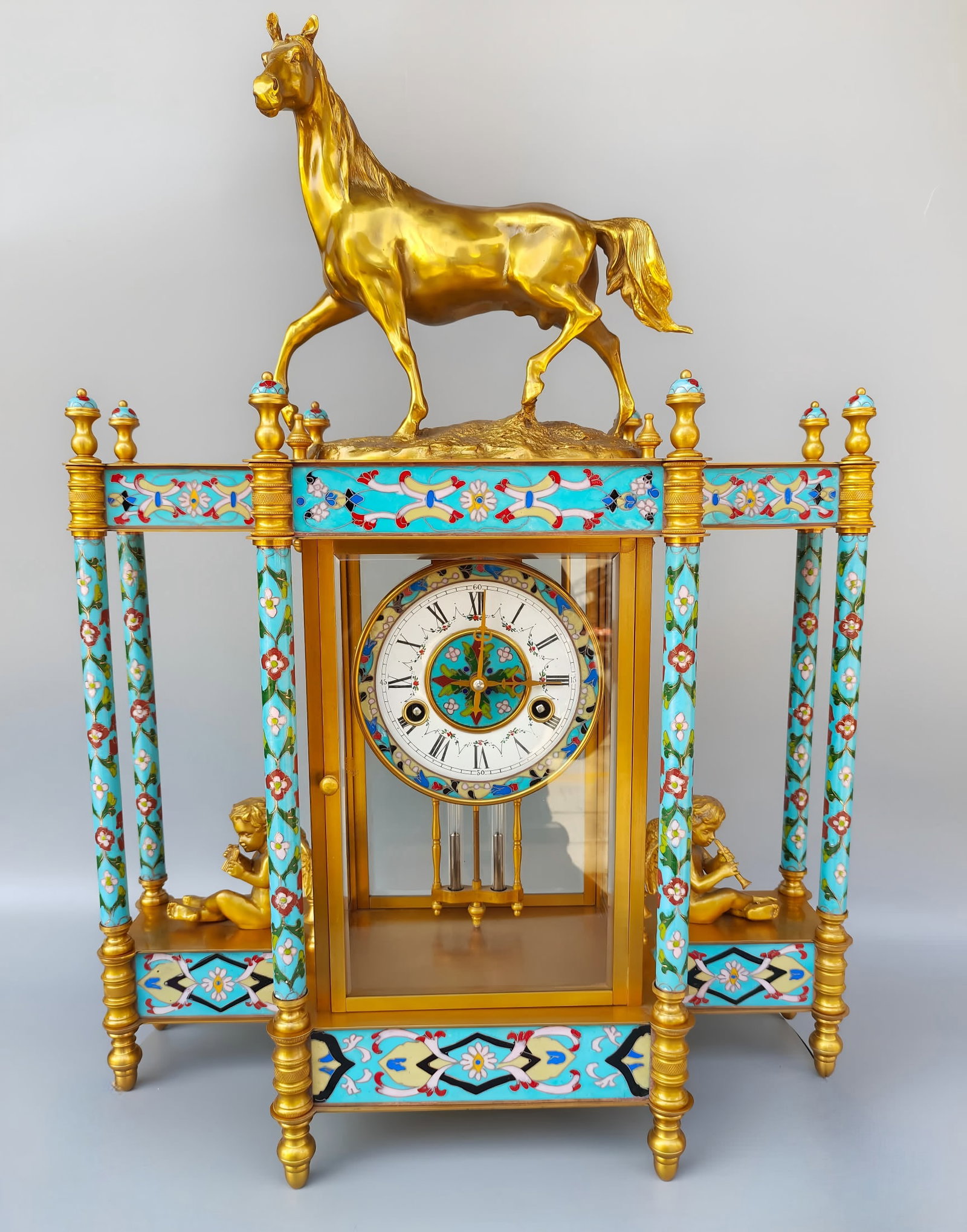 A late Qing dynasty European-style gilt old hand clock: Late Qing Dynasty European-style gilt old mantel clock SIZE: 62x45x16cm (The Dimensions Of All Batches Are Manually Measured.If You Need More Detailed Information, Please Contact Our Customer Service