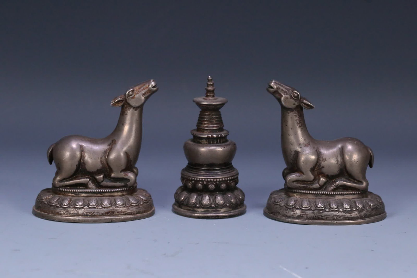 A set of Qing Dynasty Tibetan tradition, silver stupa and silver deer Buddha front display: Qing Dynasty Tibetan tradition silver stupa silver deer Buddha front set display SIZE: Tower 10x5.5cm, Deer 10x9x6.5cm, W: 1174g (The Dimensions Of All Batches Are Manually Measured.If You Need More