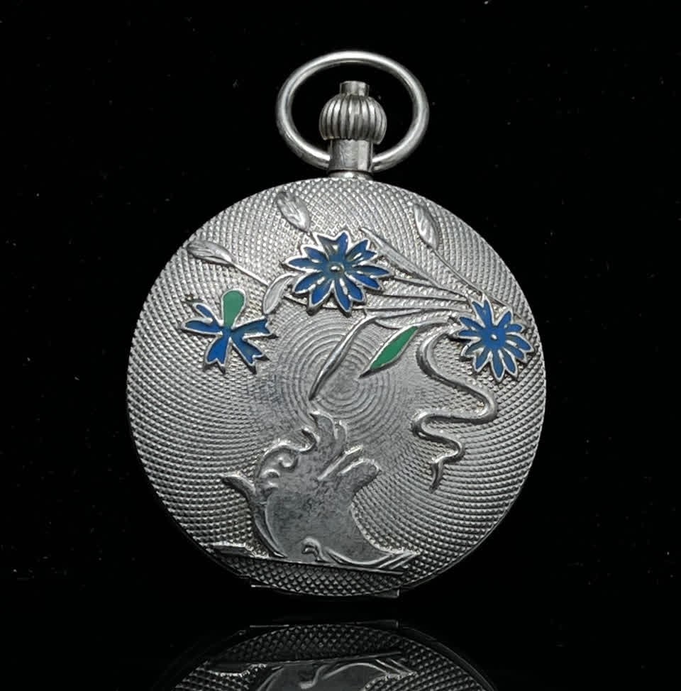 A late Qing dynasty double-open pocket watch: In the late Qing dynasty, I open my pocket watch in pairs SIZE: D:5.5cm (The Dimensions Of All Batches Are Manually Measured.If You Need More Detailed Information, Please Contact Our Customer Service