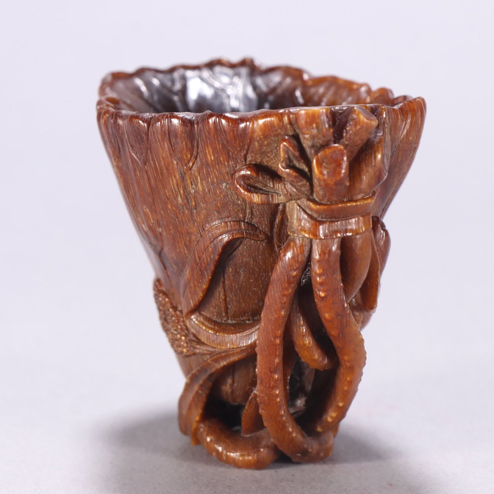 A precious horn-carved lotus leaf-patterned cup - 3