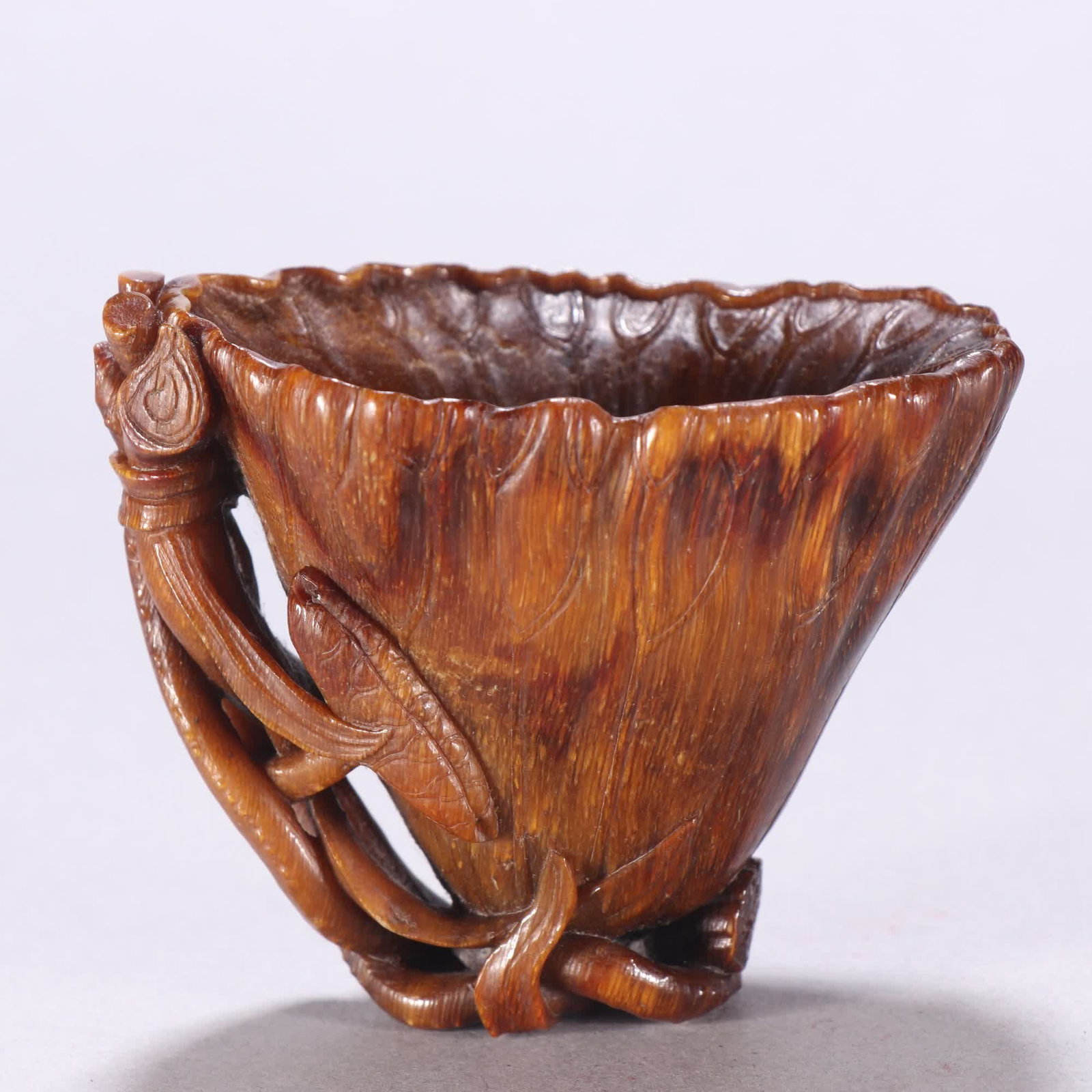 A precious horn-carved lotus leaf-patterned cup - 4
