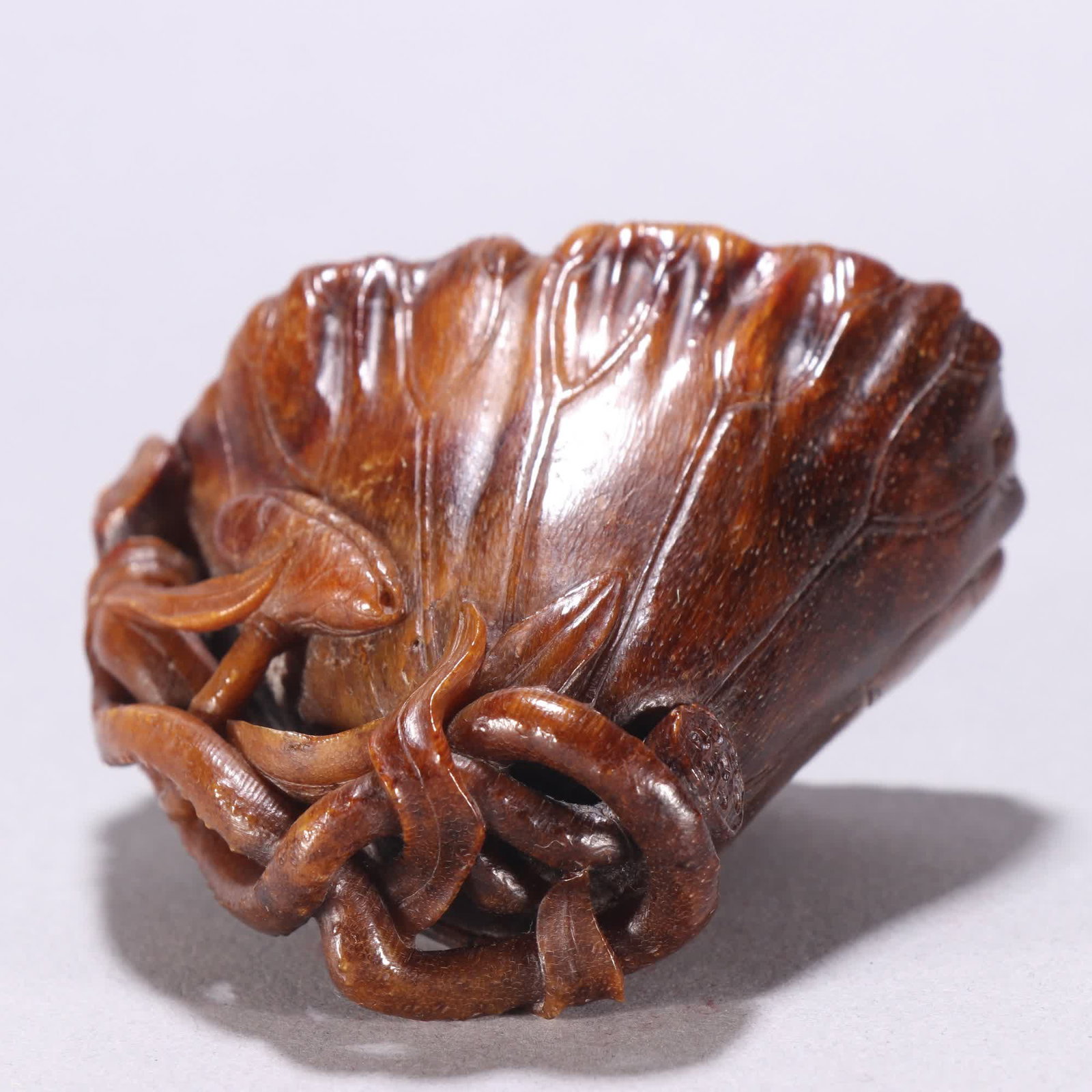 A precious horn-carved lotus leaf-patterned cup - 9