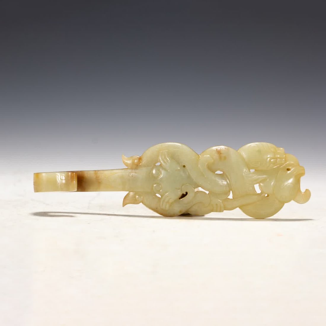 A Qing Dynasty Hetian jade belt hook: Qing Dynasty Hetian jade belt hook SIZE: L:15cm W:4cm W:100g (The Dimensions Of All Batches Are Manually Measured.If You Need More Detailed Information, Please Contact Our Customer Service Before Bidd