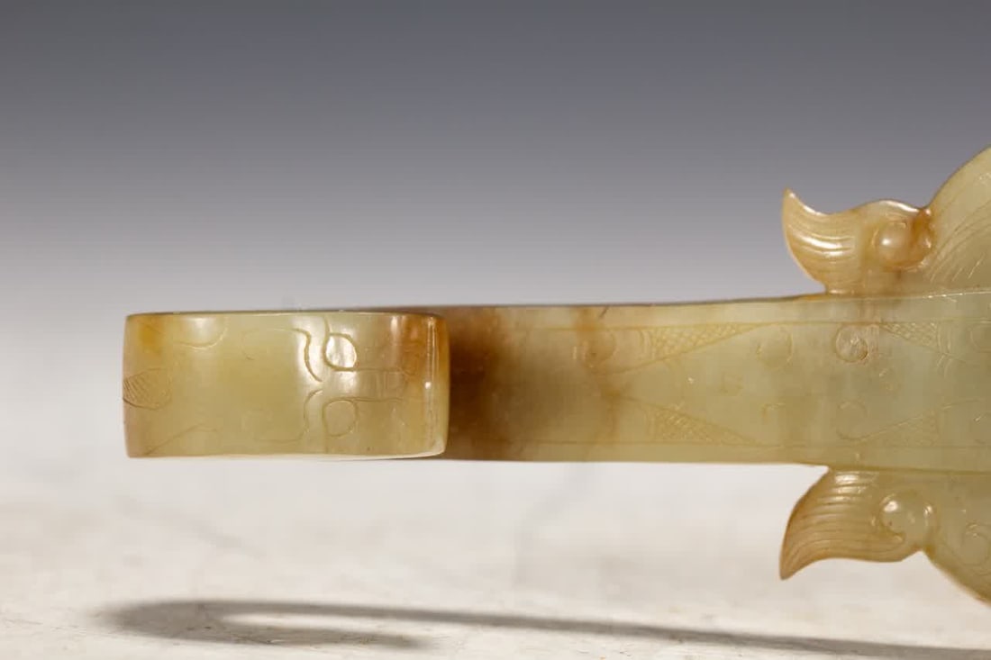 A Qing Dynasty Hetian jade belt hook - 2