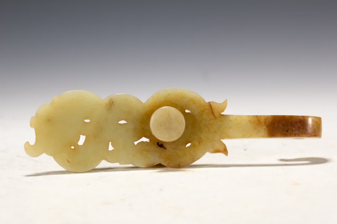 A Qing Dynasty Hetian jade belt hook - 6