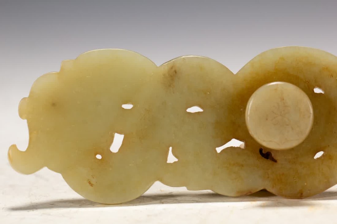 A Qing Dynasty Hetian jade belt hook - 7