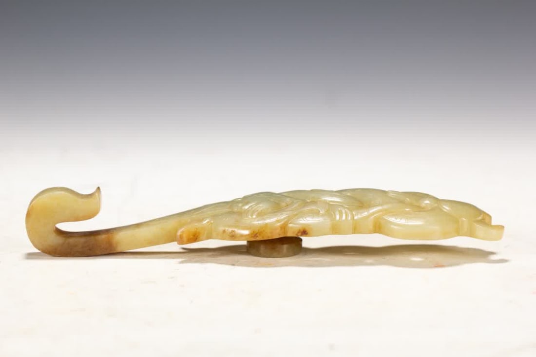 A Qing Dynasty Hetian jade belt hook - 9