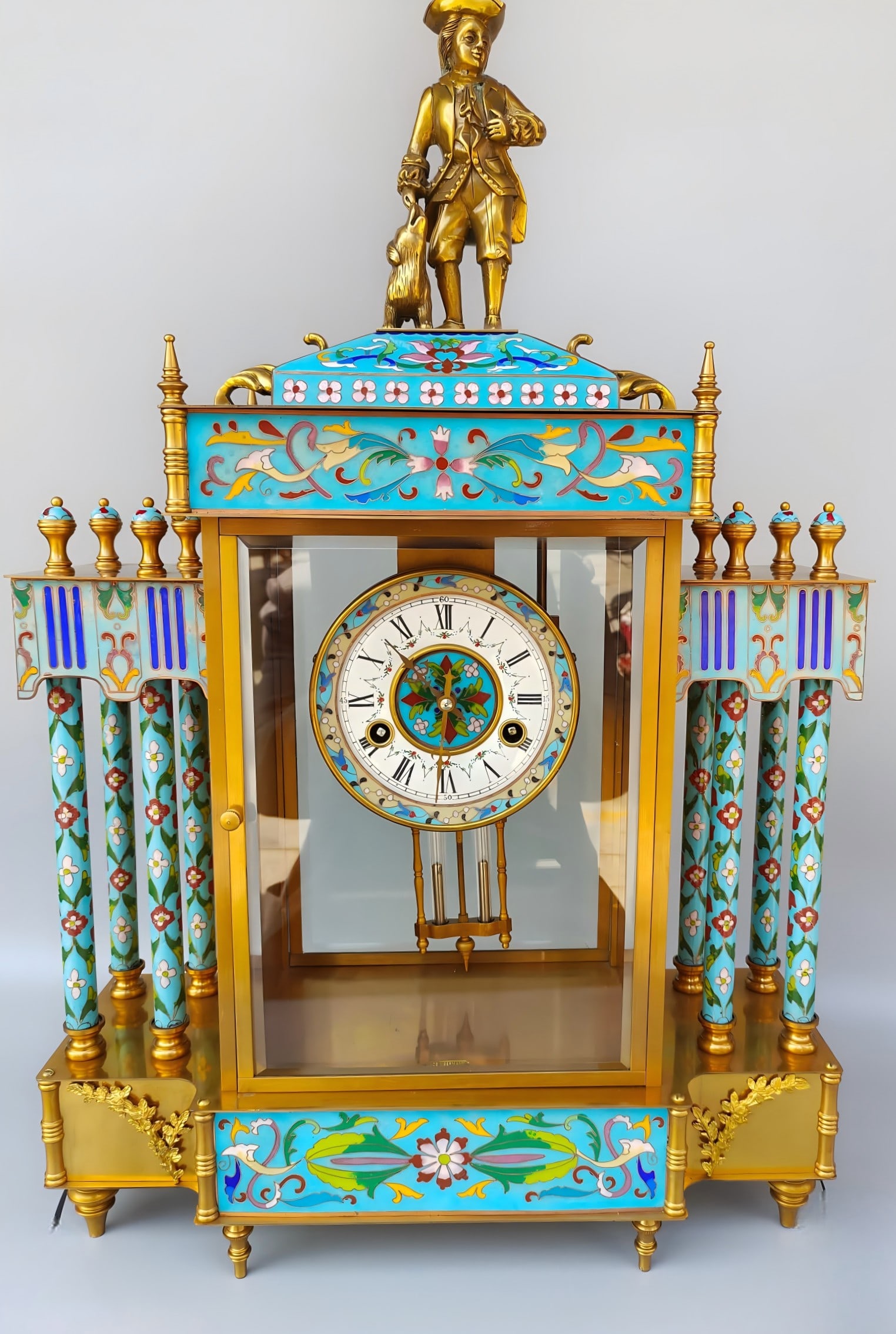 A late Qing dynasty cloisonne flowing gold mantel clock: The old filigree-patterned golden hand clock from the late Qing dynasty SIZE: 66x43x18cm (The Dimensions Of All Batches Are Manually Measured.If You Need More Detailed Information, Please Contact Our