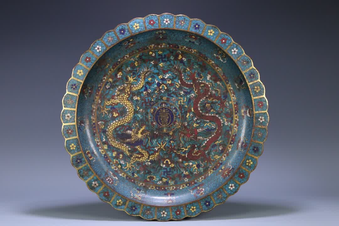A Ming Dynasty cloisonne double dragons playing with a pearl appreciation plate: Ming Dynasty cloisonne double dragons playing with a pearl appreciation plate SIZE: 48x6cm W:4150g (The Dimensions Of All Batches Are Manually Measured.If You Need More Detailed Information, Please