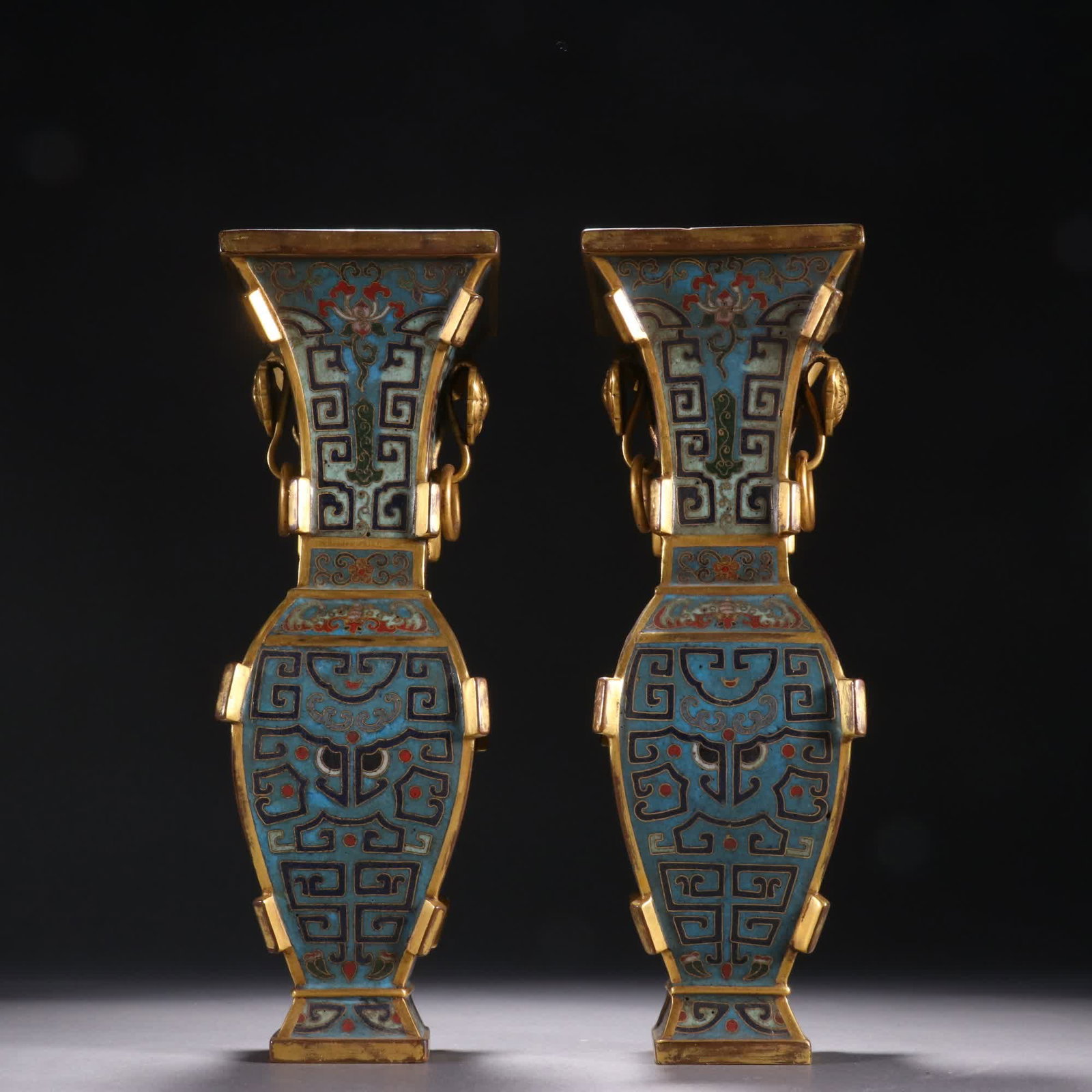 A pair from the Qing Dynasty: gilded bronze cloisonne with halberds on all sides: Qing Dynasty: A pair of gilded bronze cloisonne halberds with square halberds SIZE: H:21.3cm W:7.4cm Single W:632g (The Dimensions Of All Batches Are Manually Measured.If You Need More Detailed