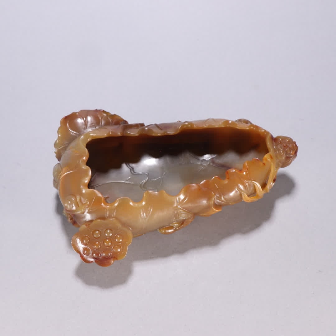 One piece is an agate lotus leaf washer with lotus leaf patterns: Washed with agate lotus seed pods and lotus leaves SIZE: H:4.8cm W:18x12cm W:647.8g (The Dimensions Of All Batches Are Manually Measured.If You Need More Detailed Information, Please Contact Our