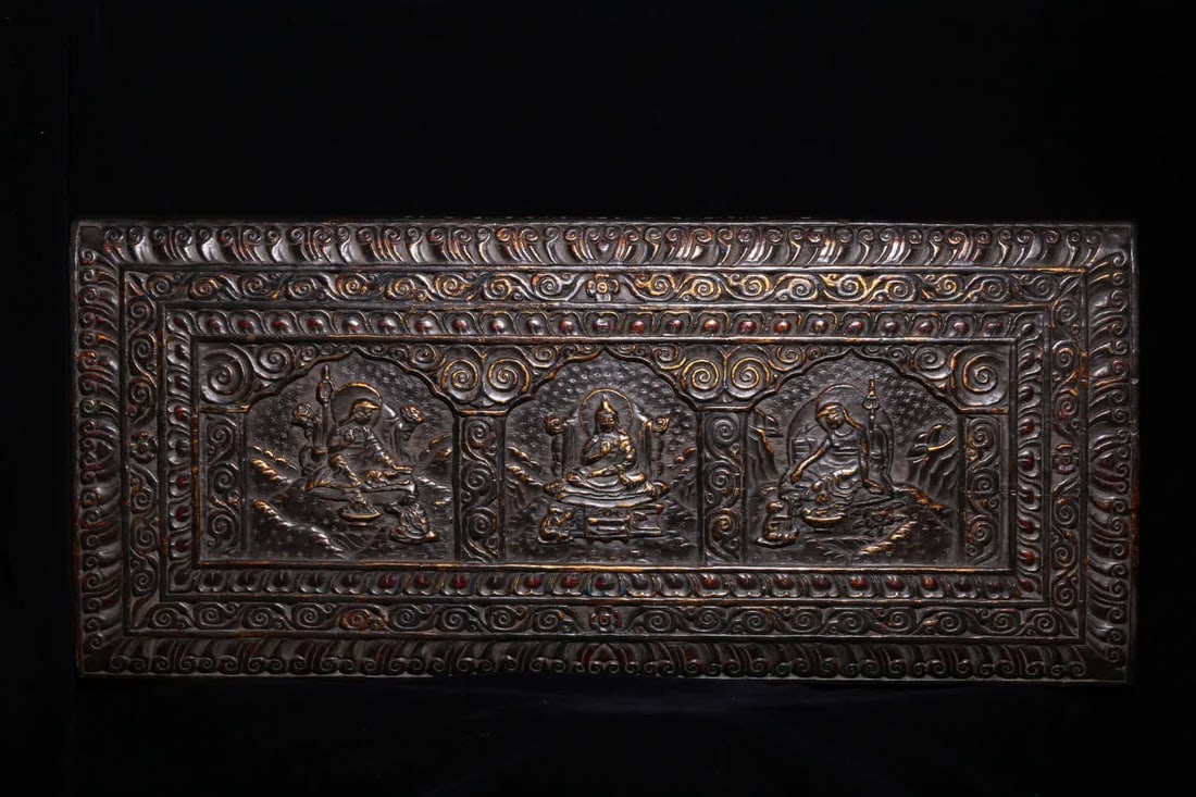 A Qing Dynasty wood-carved lacquered Guru scripture protection plaque: Qing Dynasty wood-carved lacquered Guru scripture protection plaque SIZE: L:83.5cm W:37cm T:5cm W:6.55kg (The Dimensions Of All Batches Are Manually Measured.If You Need More Detailed Information,