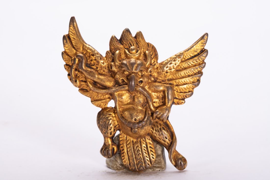 One is a Qing Dynasty gilt bronze roc: Qing Dynasty gilt bronze roc bird SIZE: L:7cm W:6cm W:40g (The Dimensions Of All Batches Are Manually Measured.If You Need More Detailed Information, Please Contact Our Customer Service Before