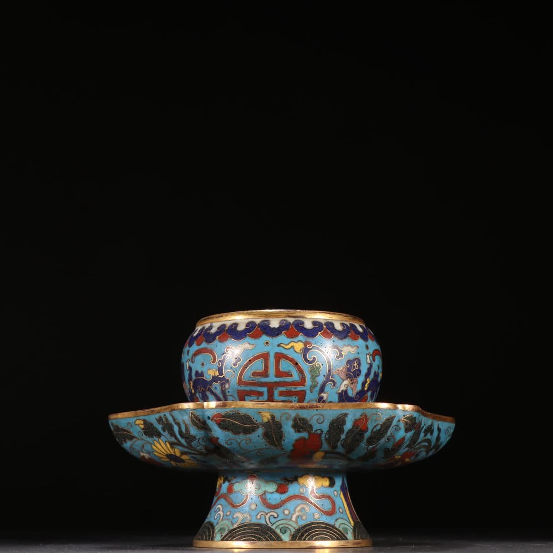 A Ming Dynasty bronze-bodied cloisonne tea cup: Ming Dynasty copper-bodied cloisonne tea cup SIZE: H:10.4cm W:14cm W:680g (The Dimensions Of All Batches Are Manually Measured.If You Need More Detailed Information, Please Contact Our Customer Servic
