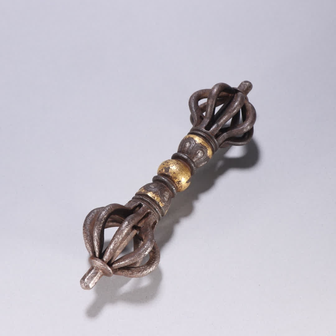 A Tibetan Iron Cut Gold Five-Strand Vajra Pestle Ornament: Tibetan Tradition: Iron Cut Gold Five-Legged Vajra Pestle Ornament SIZE: L:20.6cm W:5.1cm W:527.3g (The Dimensions Of All Batches Are Manually Measured.If You Need More Detailed Information, Please Co