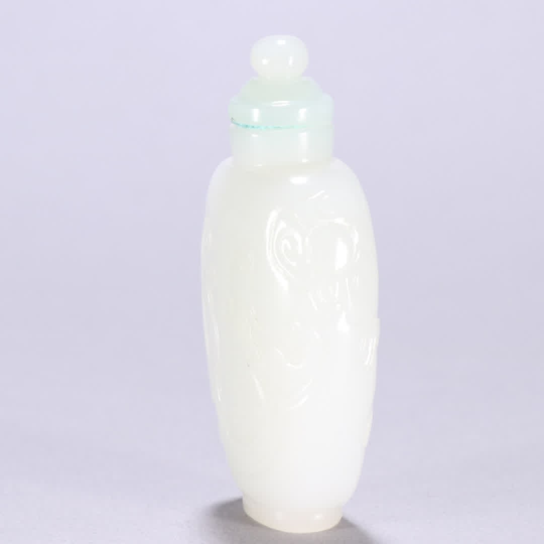 A Qing Dynasty Hetian jade snuff bottle with chi dragon patterns - 4