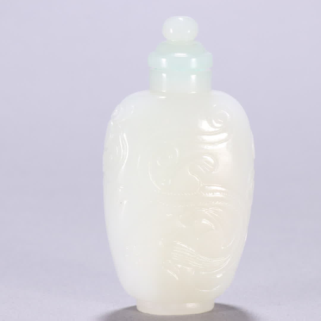 A Qing Dynasty Hetian jade snuff bottle with chi dragon patterns - 5