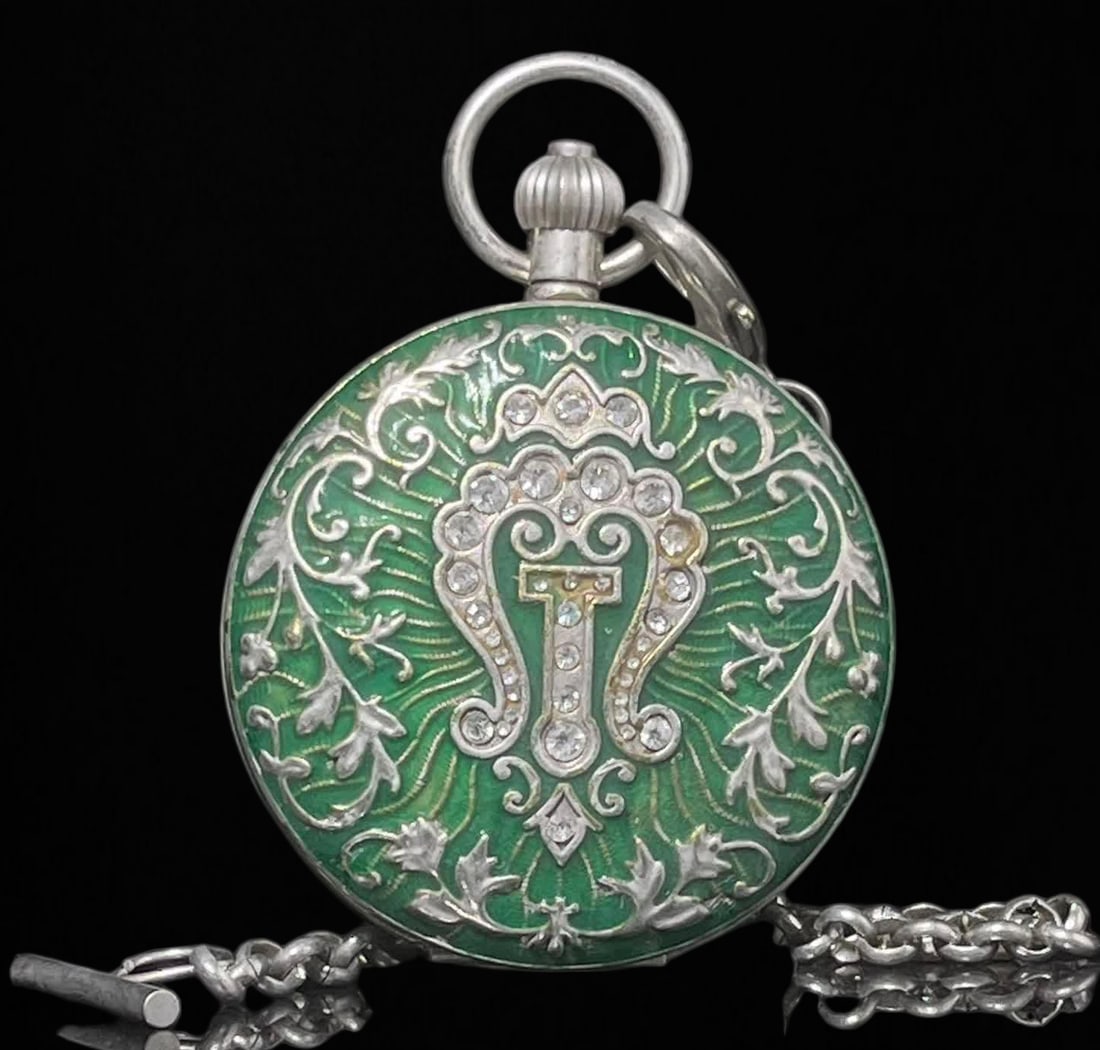 A late Qing dynasty double-open pocket watch: In the late Qing dynasty, I open my pocket watch in pairs SIZE: D:55mm (The Dimensions Of All Batches Are Manually Measured.If You Need More Detailed Information, Please Contact Our Customer Service
