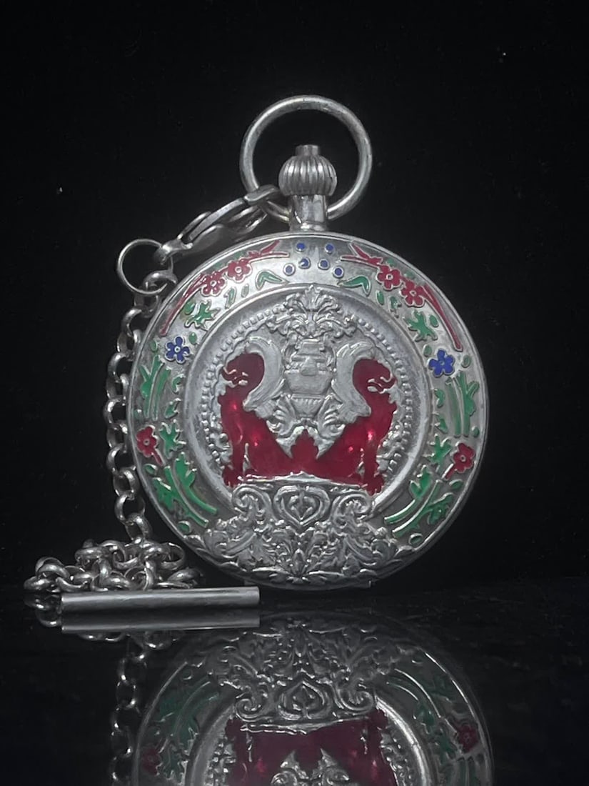A late Qing dynasty double-open pocket watch: In the late Qing dynasty, I open my pocket watch in pairs SIZE: D:55mm (The Dimensions Of All Batches Are Manually Measured.If You Need More Detailed Information, Please Contact Our Customer Service