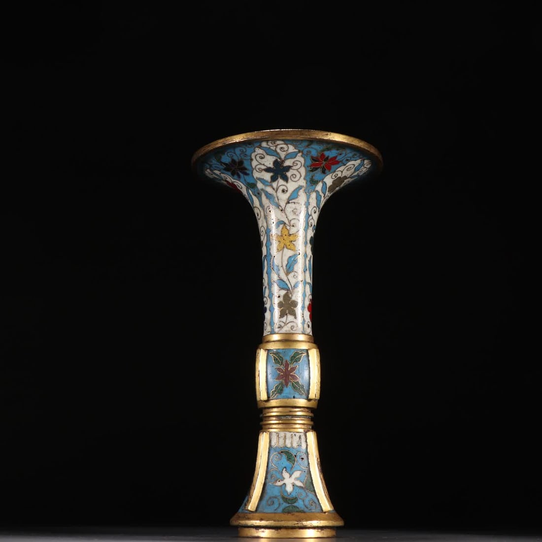 A Ming Dynasty bronze-bodied cloisonne flower goblet: Ming Dynasty bronze-bodied cloisonne floral flower gu SIZE: H:19.8cm W:10.5cm W:480g (The Dimensions Of All Batches Are Manually Measured.If You Need More Detailed Information, Please Contact Our