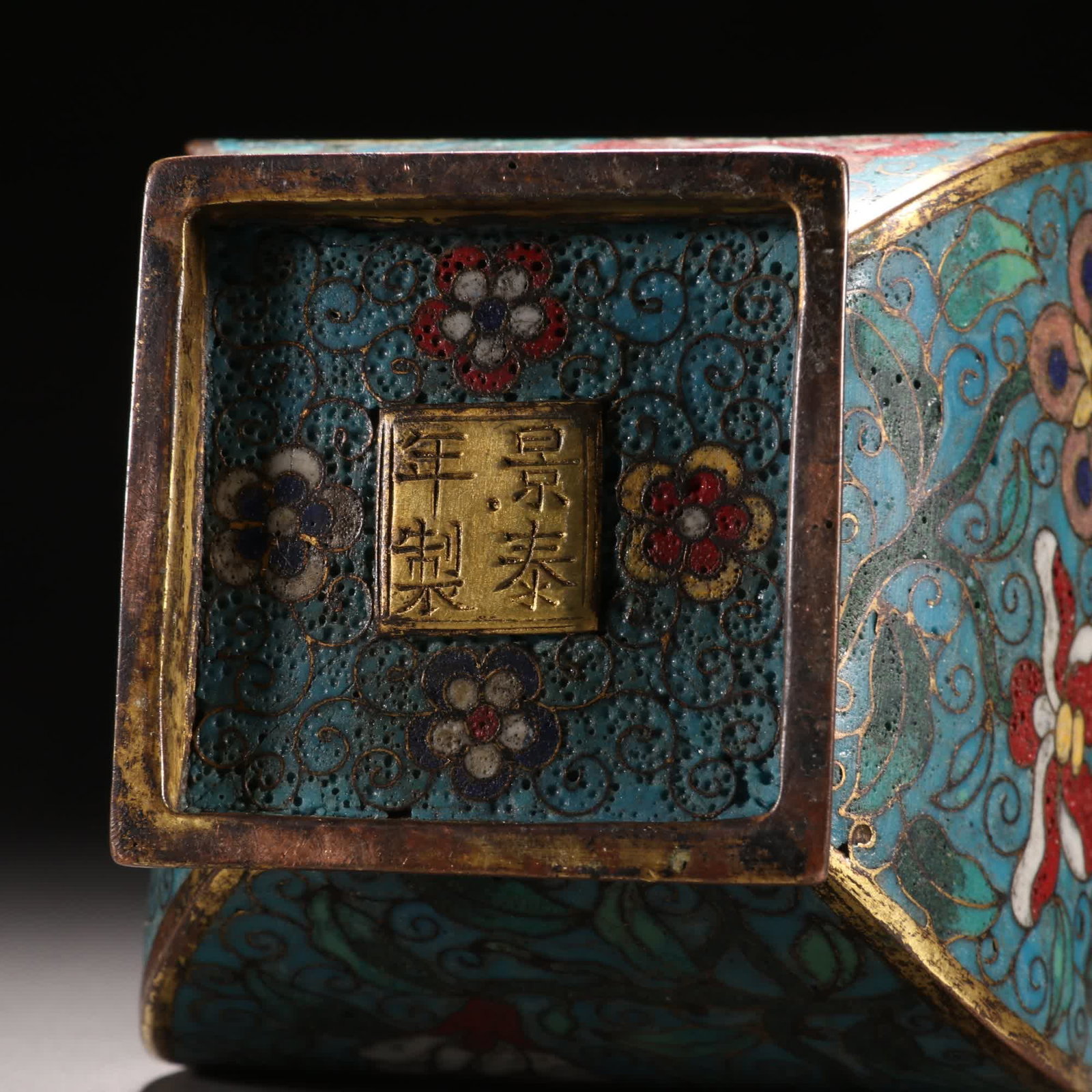 One Ming Dynasty: cloisonne patterned halberd-handled vase - 9