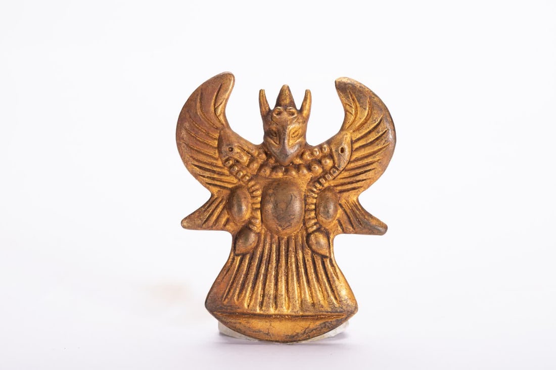 One is a Qing Dynasty gilt bronze roc: Qing Dynasty gilt bronze roc bird SIZE: L:7cm W:6cm W:80g (The Dimensions Of All Batches Are Manually Measured.If You Need More Detailed Information, Please Contact Our Customer Service Before