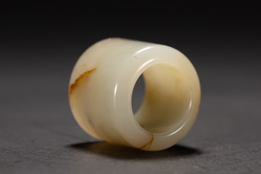A Qing Dynasty Hetian jade thumb ring - 5