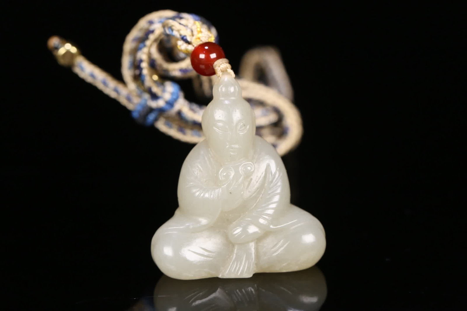 A Hetian jade figure pendant: Hetian jade figure pendants SIZE: 3.5x3.1x1.3cm W:18g (The Dimensions Of All Batches Are Manually Measured.If You Need More Detailed Information, Please Contact Our Customer Service Before Bidding.)